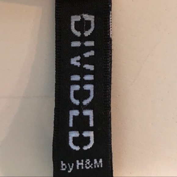 H&M DIVIDED top. - Picture 5 of 8